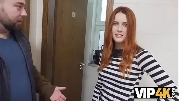 Vip4K Hunter Se Folla A Una Hermosa Pelirroja En El Bano Publico