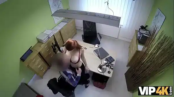 Vip4K Lagente Scopa La Rossa Dai Grossi Seni Isabella Lui Perche Ha Davvero Bisogno Di Soldi