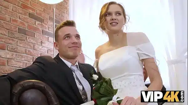 Vip4K Un Couple Marie Decide De Vendre La Chatte De Sa Mariee A Bon Prix 1