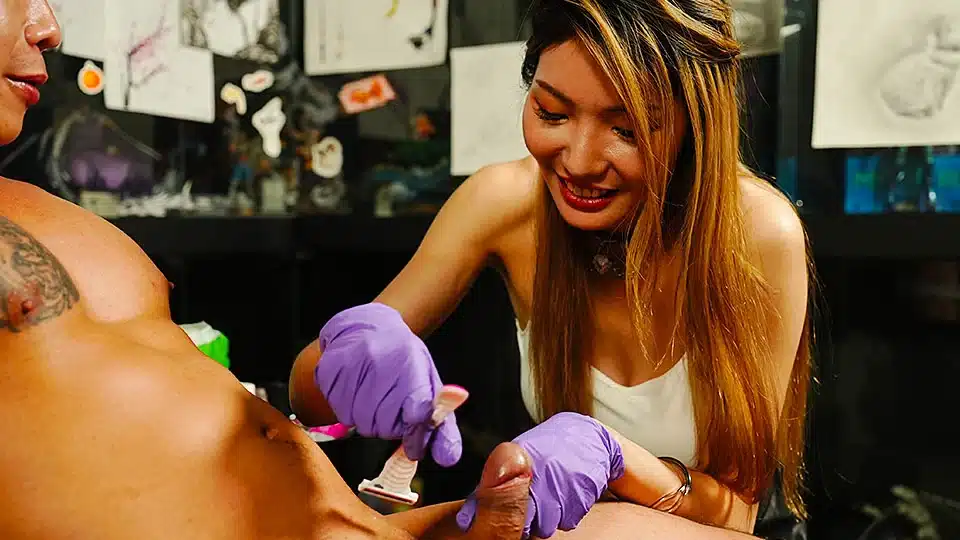 Busty Tattoo Artist Li Zhiyan Fucked By A Client