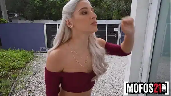Pelea De Chicas Acaba En Sexo Lesbico Con Abella Danger Obtiendo Orgasmos Multiples A Chorros Mofos21