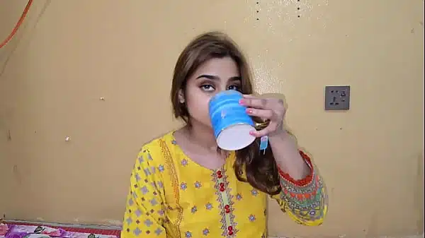 Pakistani Desi Beautiful Stepmom Giving Handjob