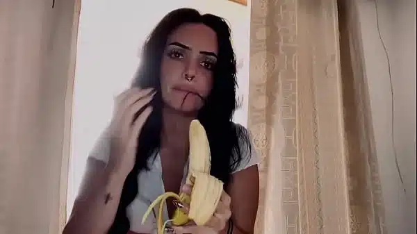 Esa Morenaza Es Una Tragona Se Lo Come Todo