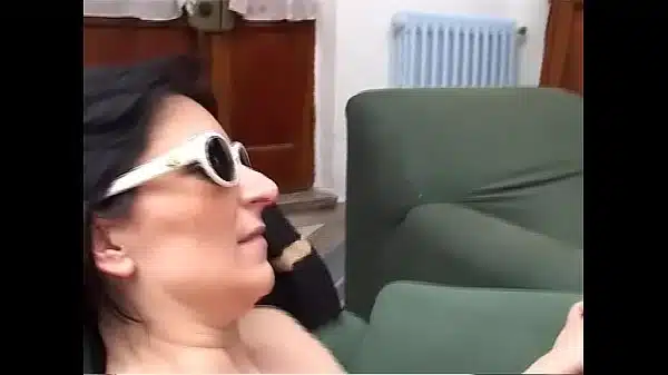 Milf Amatoriale Fa Dei Caldi Pompini A Due Cazzi