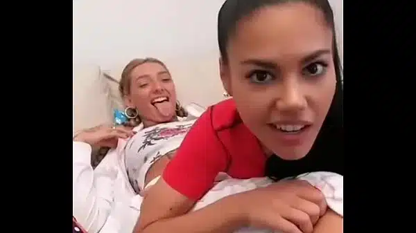 Apolonia Lapiedra Y Nefka Blonde Primera Pelicula