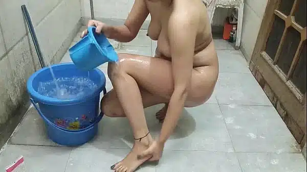 Beautiful Indian Bhabhi Ko Chupake Se Nahate Dekh Devar Ne Bhabhi Ki Chuche Pakde Godi Bana Kar Chud Diya Sali Ko