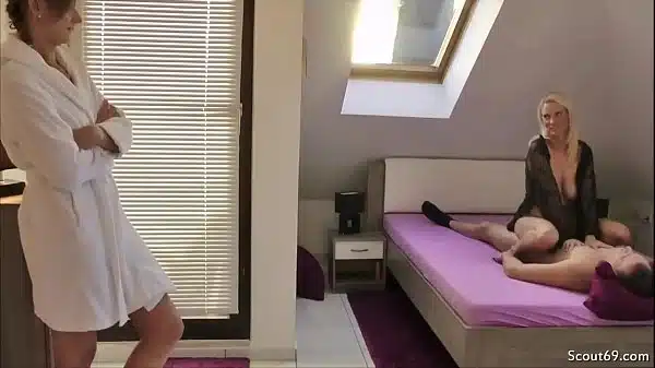 German Milf Tina Und Teeny Ficken Zusammen Einen Jungspund