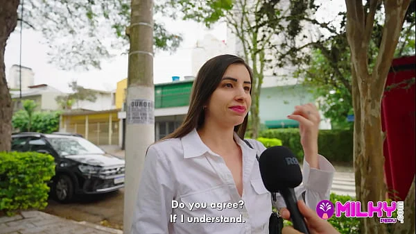 Hermosa Brasilena Me Ensena Su Apartamento Y Le Dejo El Ano Lleno De Semen