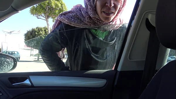 Une Fille Algerienne Fait Une Branlette A Un Francais Pervers Avec Une Petite Bite