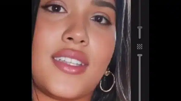 Desenhar Mulher Pelada Exuberante Com O Dedo No Aplicativo De Celular