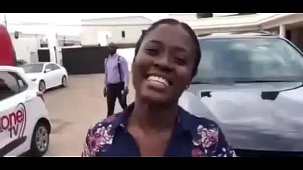 Fella Makafui Shows Her Back