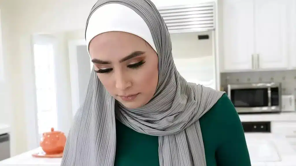 I Caught My Friends Hot Muslim Hijab Step Mom Masturbating She Sucked Me Off For My Silence