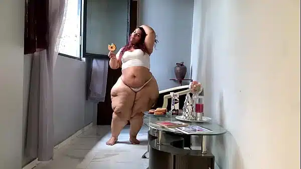 Short Curvy Girl With Giant Hips Ass Ssbbw Feedee Emma Pear